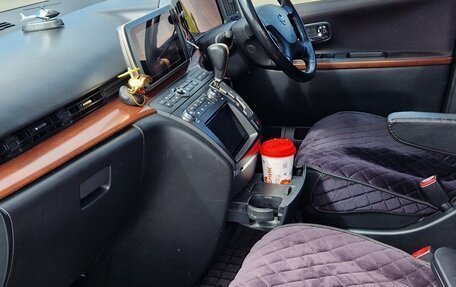 Nissan Elgrand III, 2006 год, 1 710 000 рублей, 18 фотография
