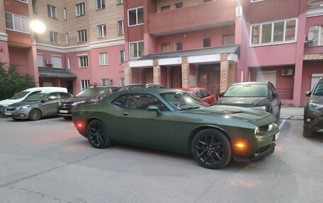Dodge Challenger III рестайлинг 2, 2020 год, 4 200 000 рублей, 6 фотография