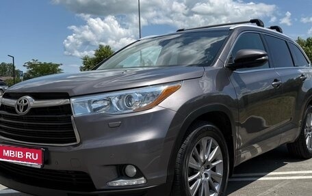 Toyota Highlander III, 2015 год, 2 515 000 рублей, 1 фотография