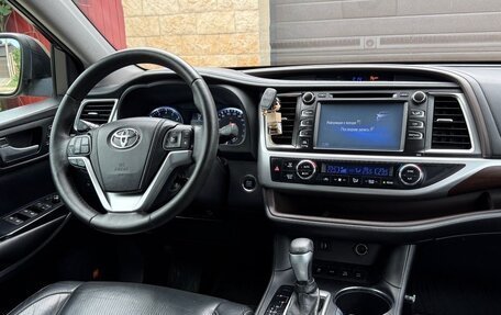 Toyota Highlander III, 2015 год, 2 515 000 рублей, 15 фотография