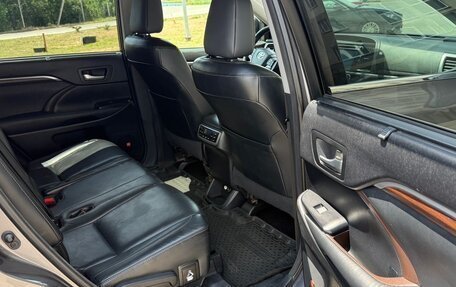 Toyota Highlander III, 2015 год, 2 515 000 рублей, 12 фотография