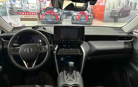 Toyota Venza, 2023 год, 2 400 000 рублей, 10 фотография