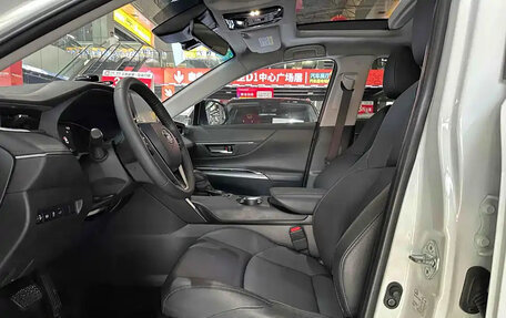 Toyota Venza, 2023 год, 2 400 000 рублей, 9 фотография