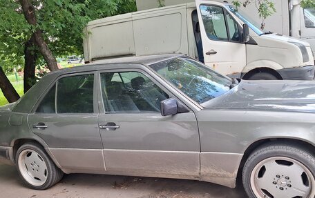 Mercedes-Benz E-Класс, 1993 год, 300 000 рублей, 1 фотография