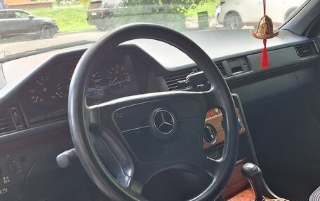 Mercedes-Benz E-Класс, 1993 год, 300 000 рублей, 6 фотография