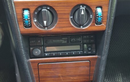 Mercedes-Benz E-Класс, 1993 год, 300 000 рублей, 7 фотография