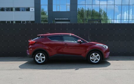 Toyota C-HR I рестайлинг, 2019 год, 2 500 000 рублей, 5 фотография