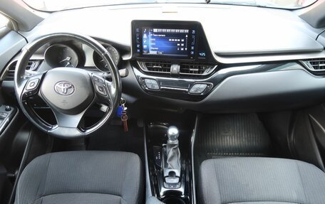 Toyota C-HR I рестайлинг, 2019 год, 2 500 000 рублей, 17 фотография