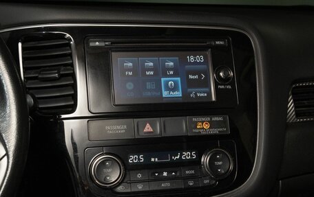 Mitsubishi Outlander III рестайлинг 3, 2015 год, 1 750 000 рублей, 10 фотография