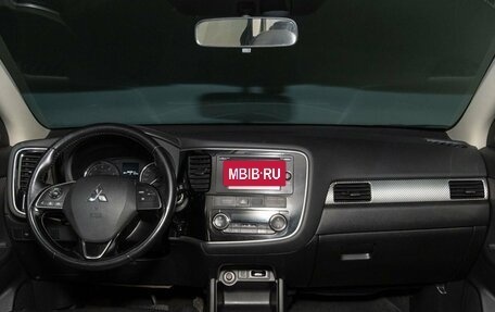 Mitsubishi Outlander III рестайлинг 3, 2015 год, 1 750 000 рублей, 6 фотография
