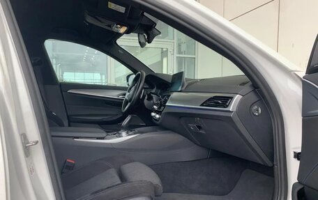 BMW 5 серия, 2020 год, 3 990 000 рублей, 13 фотография