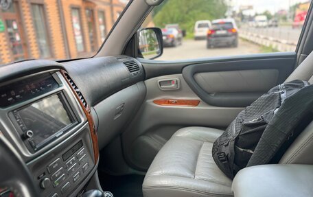 Toyota Land Cruiser 100 рестайлинг 2, 2006 год, 3 900 000 рублей, 21 фотография