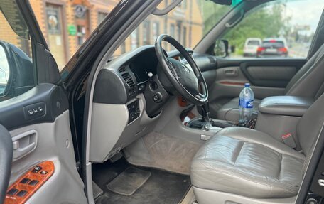 Toyota Land Cruiser 100 рестайлинг 2, 2006 год, 3 900 000 рублей, 23 фотография