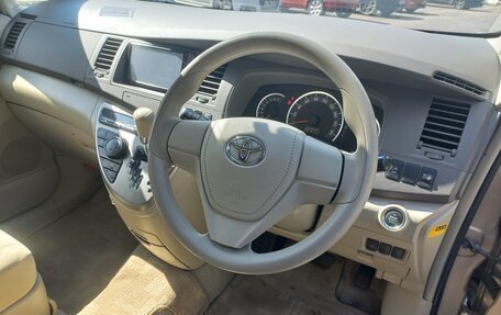 Toyota ISis I, 2013 год, 1 480 000 рублей, 14 фотография