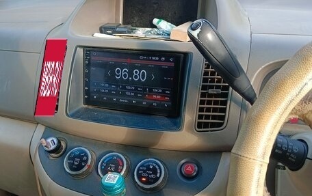 Nissan Serena II, 2001 год, 250 000 рублей, 13 фотография