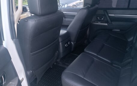 Mitsubishi Pajero IV, 2015 год, 2 320 000 рублей, 13 фотография
