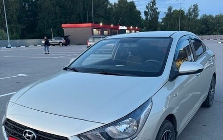 Hyundai Solaris II рестайлинг, 2017 год, 1 050 000 рублей, 1 фотография
