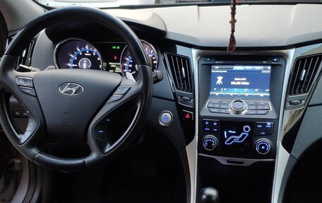 Hyundai Sonata VI, 2012 год, 1 590 000 рублей, 16 фотография