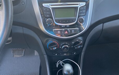 Hyundai Solaris II рестайлинг, 2013 год, 925 000 рублей, 12 фотография