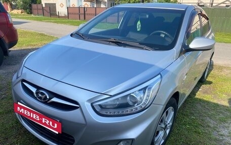 Hyundai Solaris II рестайлинг, 2013 год, 925 000 рублей, 10 фотография