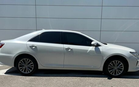 Toyota Camry, 2017 год, 1 981 000 рублей, 8 фотография