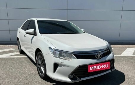 Toyota Camry, 2017 год, 1 981 000 рублей, 2 фотография