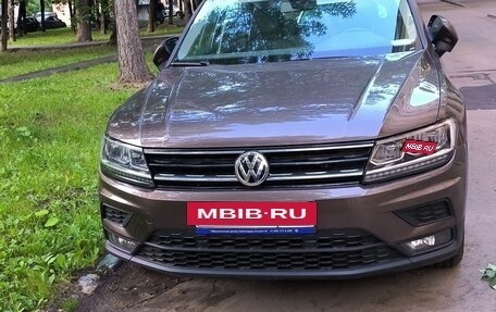 Volkswagen Tiguan II, 2020 год, 2 450 000 рублей, 2 фотография