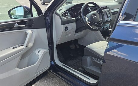 Volkswagen Tiguan II, 2017 год, 2 300 000 рублей, 3 фотография