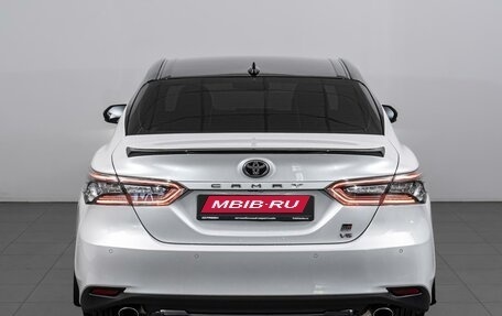 Toyota Camry, 2021 год, 3 380 000 рублей, 4 фотография