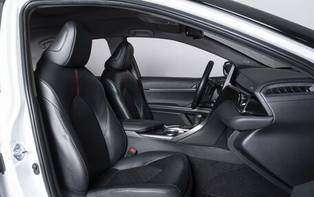 Toyota Camry, 2021 год, 3 380 000 рублей, 12 фотография
