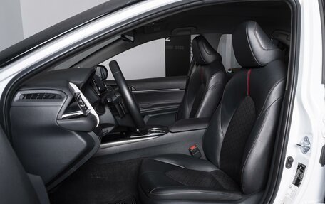 Toyota Camry, 2021 год, 3 380 000 рублей, 14 фотография