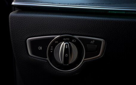 Mercedes-Benz E-Класс, 2018 год, 3 255 000 рублей, 21 фотография
