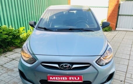 Hyundai Solaris II рестайлинг, 2012 год, 600 000 рублей, 1 фотография