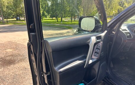 Toyota Land Cruiser Prado 150 рестайлинг 2, 2014 год, 3 100 000 рублей, 28 фотография
