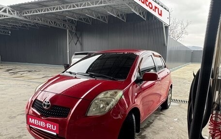 Toyota Yaris III рестайлинг, 2008 год, 700 000 рублей, 2 фотография