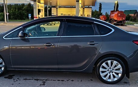 Opel Astra J, 2014 год, 1 000 000 рублей, 3 фотография