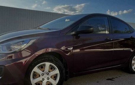 Hyundai Solaris II рестайлинг, 2012 год, 860 000 рублей, 4 фотография