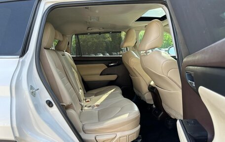 Toyota Highlander, 2023 год, 5 110 000 рублей, 8 фотография