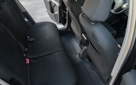 Toyota Yaris III рестайлинг, 2008 год, 590 000 рублей, 23 фотография