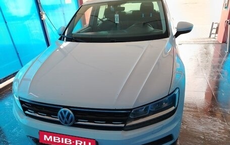 Volkswagen Tiguan II, 2017 год, 1 650 000 рублей, 2 фотография