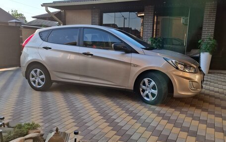Hyundai Solaris II рестайлинг, 2012 год, 680 000 рублей, 10 фотография