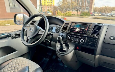 Volkswagen Caravelle T5, 2013 год, 2 250 000 рублей, 20 фотография