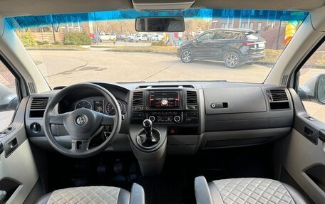 Volkswagen Caravelle T5, 2013 год, 2 250 000 рублей, 18 фотография