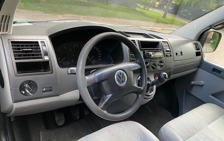 Volkswagen Transporter T5 рестайлинг, 2003 год, 830 000 рублей, 33 фотография