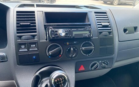 Volkswagen Transporter T5 рестайлинг, 2003 год, 830 000 рублей, 38 фотография