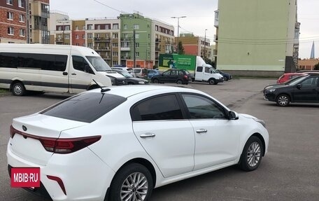 KIA Rio IV, 2018 год, 1 240 000 рублей, 2 фотография