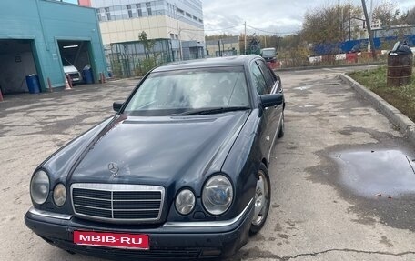 Mercedes-Benz E-Класс, 1997 год, 580 000 рублей, 1 фотография