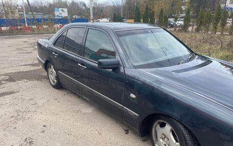 Mercedes-Benz E-Класс, 1997 год, 580 000 рублей, 3 фотография