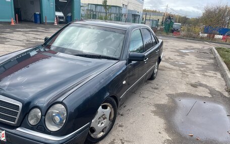Mercedes-Benz E-Класс, 1997 год, 580 000 рублей, 9 фотография