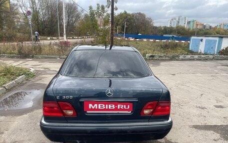 Mercedes-Benz E-Класс, 1997 год, 580 000 рублей, 6 фотография